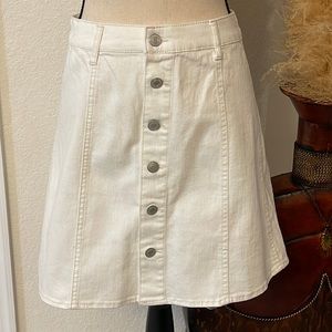 🤍 fire los angeles white jeans skirt w/ 2 pockets on the back and belt loop, 6
